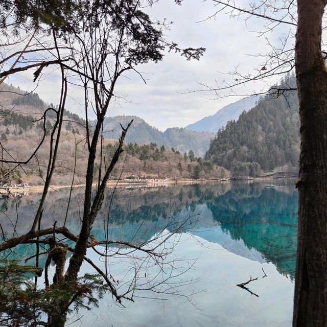 Sapphire Reflections of the icy mountain: The Enchanting Tiger Lake and Five Flower Lake
