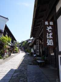 【岐阜】石畳が敷かれた坂に沿う宿場町