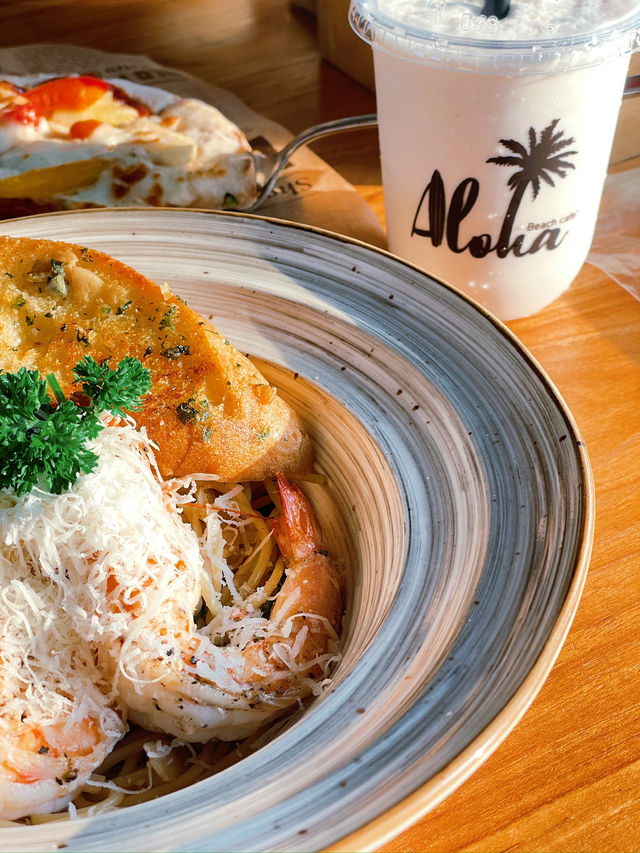 Aloha Beach Cafe ริมทะเล บรรยากาศดี 🍵