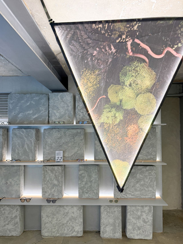 首爾景點 🇰🇷既是眼鏡店，又是藝術館🕶️