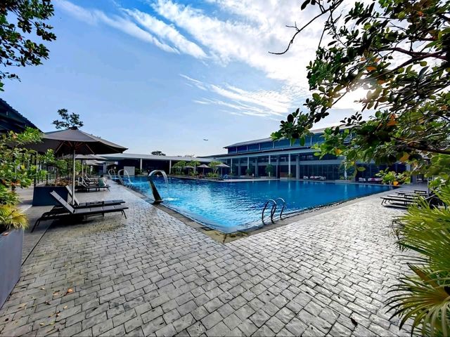 "Smart Stays, Smooth Transfers – Your Budget Gateway Near KLIA"