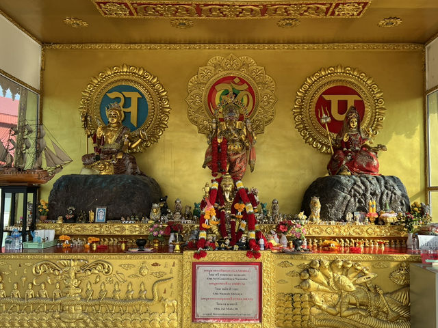 วิหารศรีสิทธิมุรธาวารี เกาะลอย