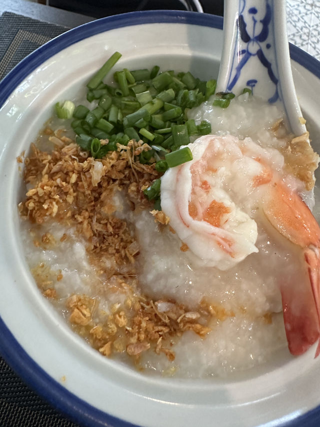 Stopped by Baan Langsuan for lunch today