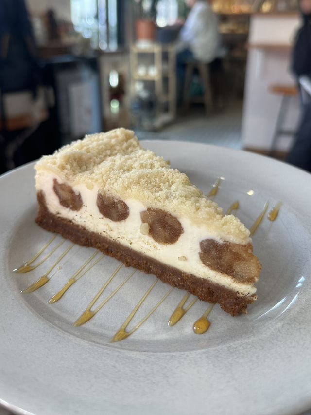 坪洲嘆隱世cafe自家製Apple crumble cheesecake 🍰