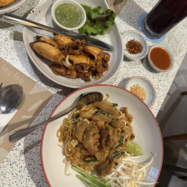 여긴 진짜 꼭 가야 돼! 방콕 로컬 미슐랭 맛집 ‘레이 라오’ 후기