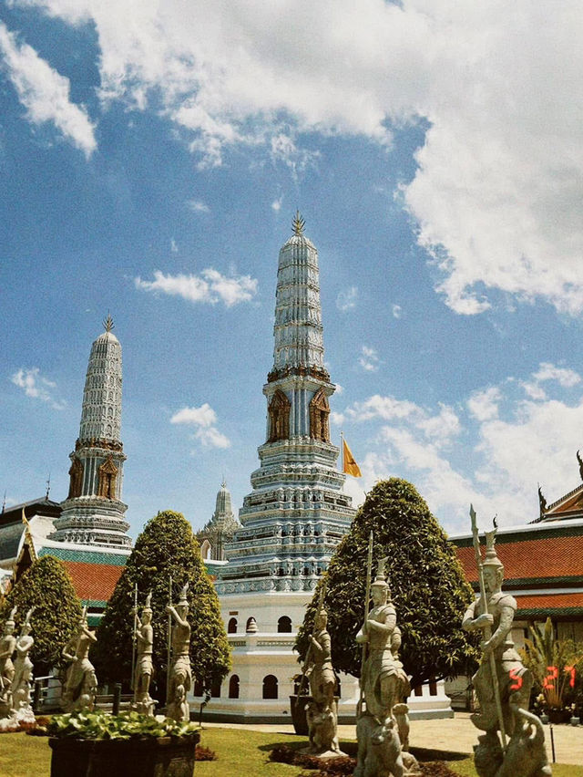 ชมวัดพระแก้วผ่านยามบ่ายกับรูปโทนฟิล์มกัน