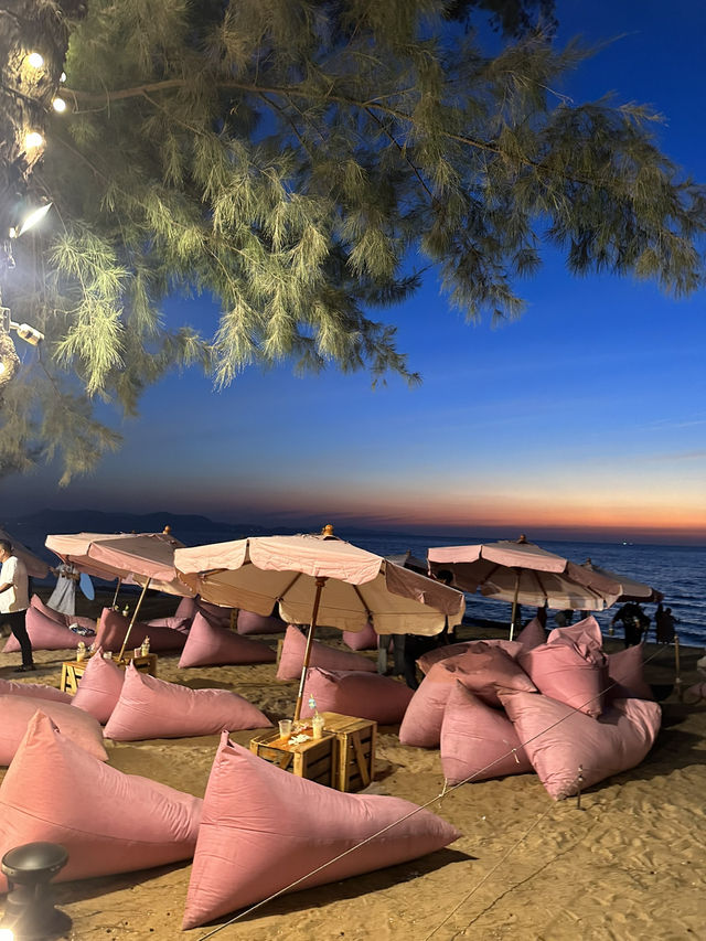 パタヤ🇹🇭絶対に行って欲しい！ピンクに囲まれた絶景ビーチカフェ🎀