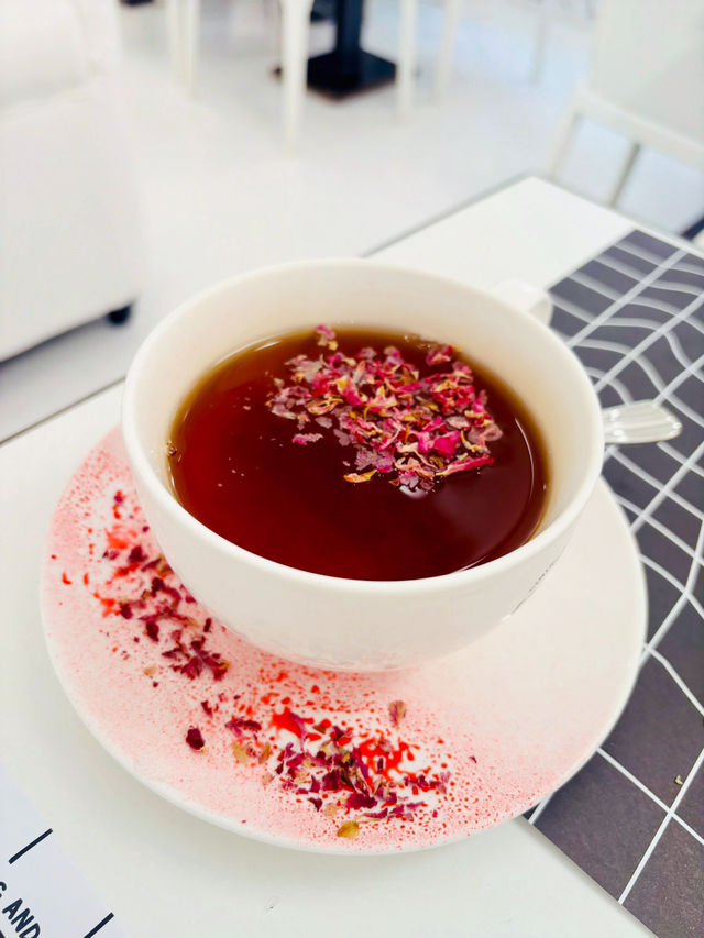 【灣仔】ULURU：黑白歐陸風藝術主題cafe
