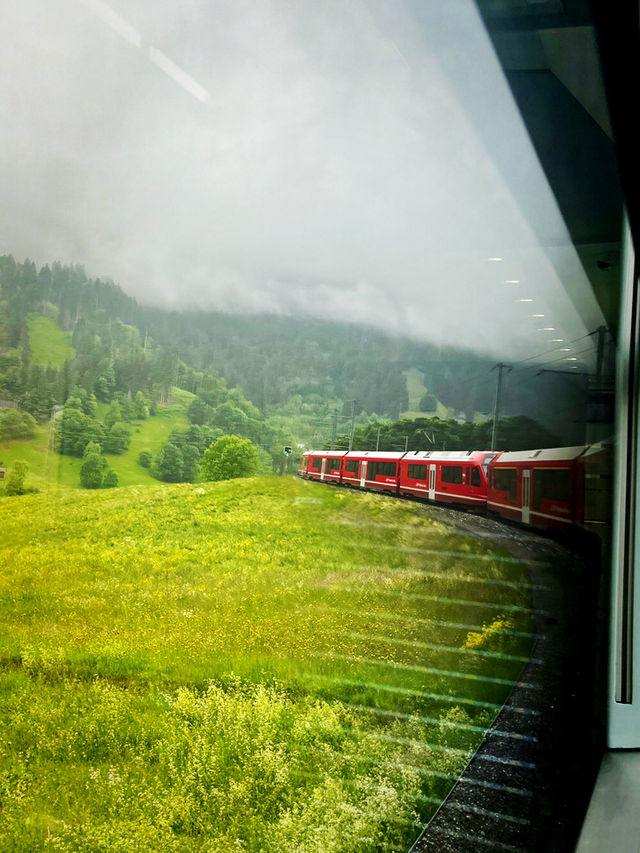 Summer Train Journey: St. Moritz ➝ Zurich – Scenic Swiss Rail Review