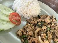 【Khao Tom Baht Diao｜ニマンヘミンでコスパ最高！ローカル感あふれるタイ料理食堂】