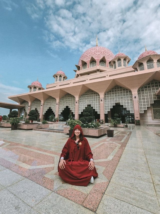 Pretty in Pink - A Visit to Putra Mosque, Putrajaya 🕌📸