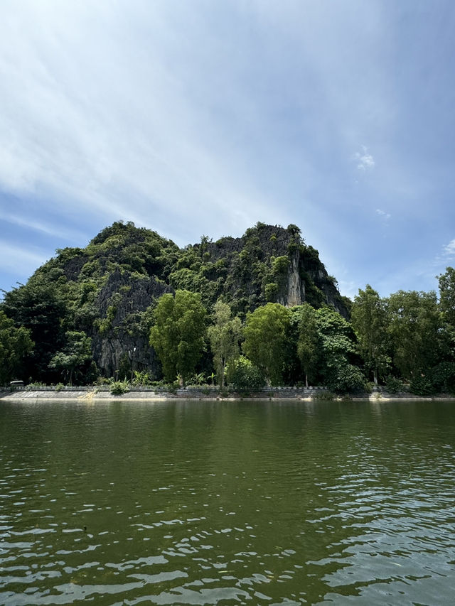 🌿 Glide Through Nature’s Masterpiece – Tam Cốc’s Hidden Wonders