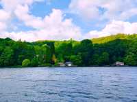 พาล่องเรือชมทะเลสาบวันฝนตก  @ Lake District