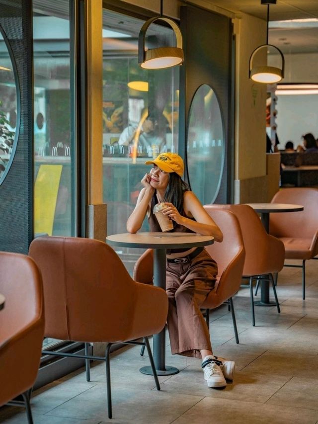 JAPANESE-INSPIRED McDONALD’S OUTLET WITH TERRAPIN POND! 🇯🇵🍔