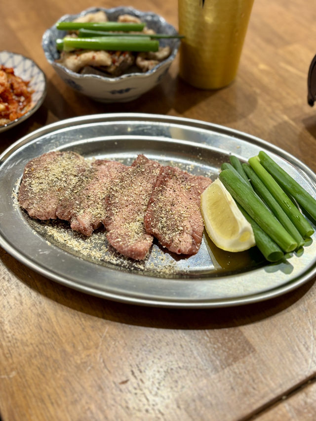 【大阪・天満】コスパと肉料理が自慢の居酒屋「ホルモン酒場 伝助 天満2号店」