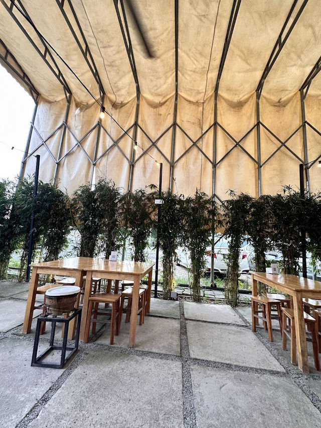Kamogawa Yakiniku Restaurant, Local Grills with a Coastal Touch