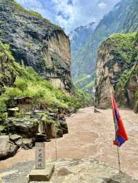 Carved by Time: A Journey into the Heart of Middle Tiger Leaping Gorge