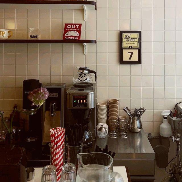 McLean-GOOD OL'PARLOR Cafe