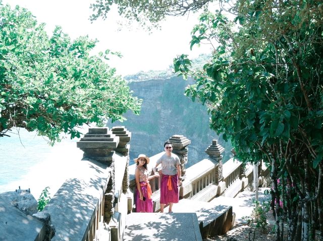 Uluwatu Temple, Bali – Breathtaking Views & Cheeky Monkeys! 🐒🌅🇮🇩