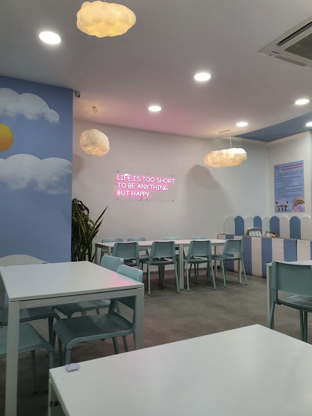 Le Cloud Cafe Desaru, Family Friendly Comfort with a Whimsical Touch
