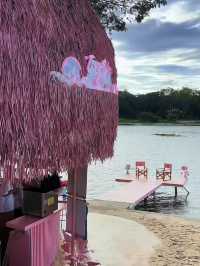 The Sky River Club บีชบาร์สีชมพูสุดคิวท์ริมน้ำกาญ