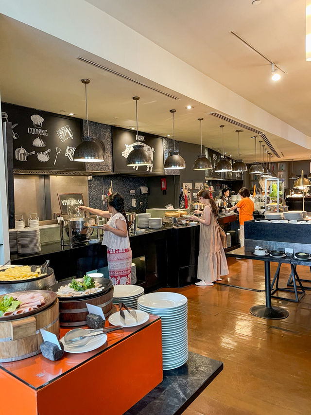 ✨ Weekend Staycation ที่ Hilton Grande Asoke Bangkok – คุ้มค่าเกินราคา! 🛏️🍃