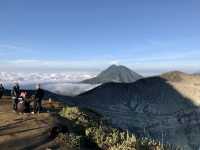 🌄 Mount Bromo, Indonesia – A Dreamy Volcano Escape Made Easy 🌄