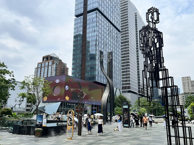 🛍️✨ Chengdu Taikoo Li 太古里 | Where Tradition Meets Trend