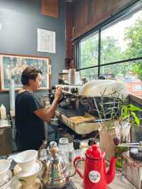 ร้านคาเฟ่ผสมความวินเทจ ณ นายปลาวาฬ (W52) คาเฟ่