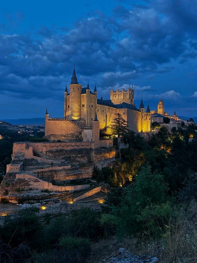 Segovia’s Serving Fairytale Feels & Crispy Pig Dreams