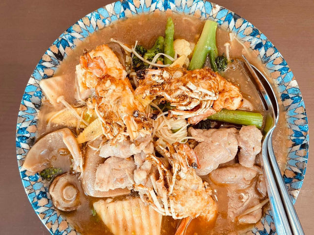 ห้องอาหารเรือนต้น
