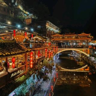 西江的夜晚簡直太魔幻了