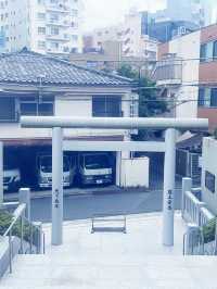 在貓咪神職的注視下參拜：東京妙義神社輕旅行