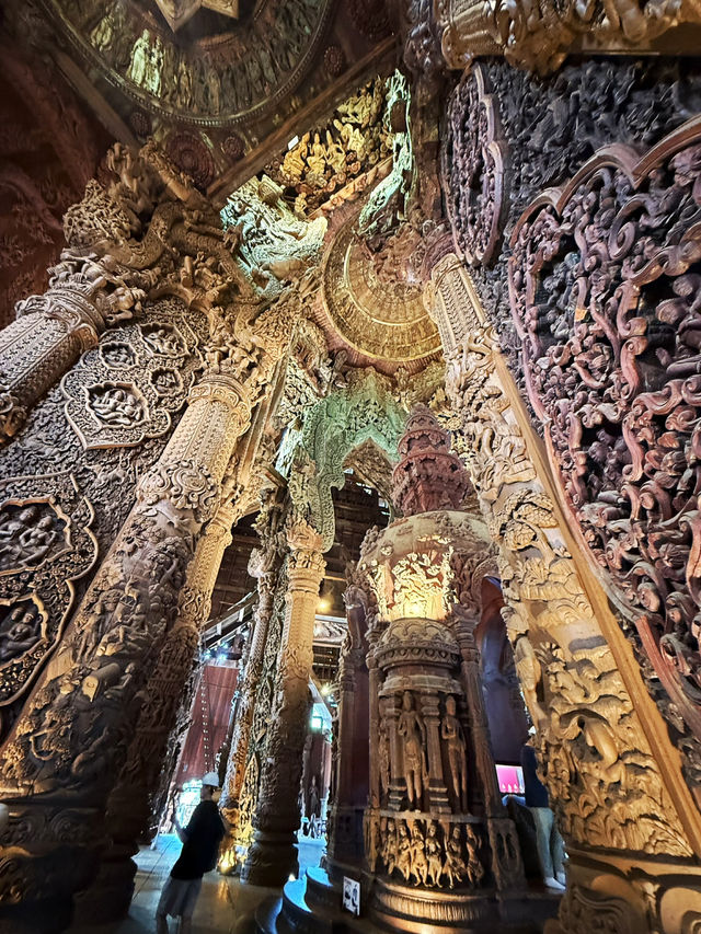 A temple that built without any metal or piles 🛕