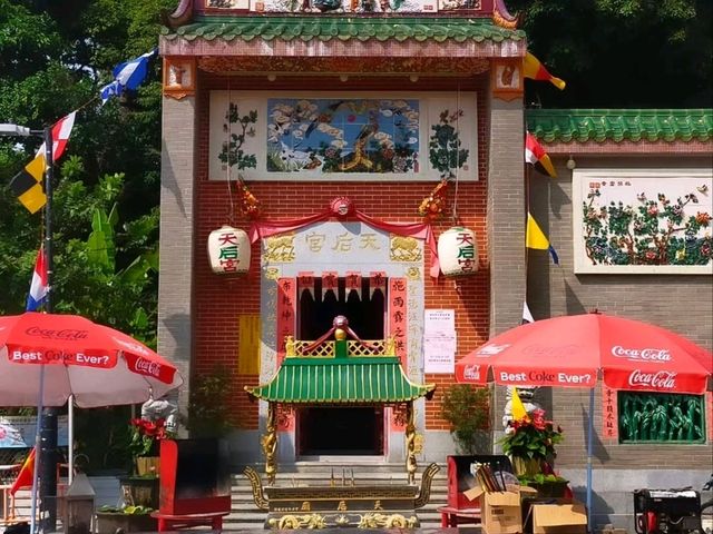 Relaxing Coastal Adventure on Lamma Island
