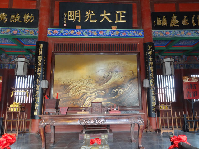 The Echo of the Gavel: The Spirit of Northern Song Law Frozen Under the 'Upright and Honest' Plaque