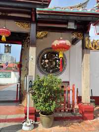 the oldest Chinese temple in Malaysia - holds 400 years of history!