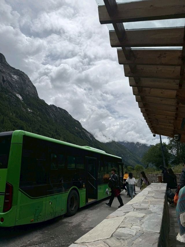 อุทยานสี่ดรุณี (Siguniangshan) ประเทศจีน อุทยานสี่ดรุณี (Siguniangshan) ประเทศจีน