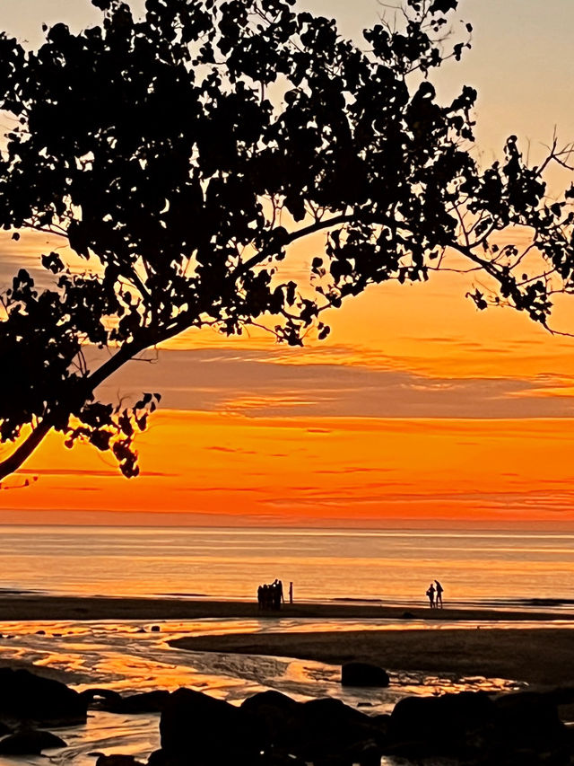 🌅 The Perfect Kuching Day: From Hilton Views to Borneo Mysteries! 🏛️