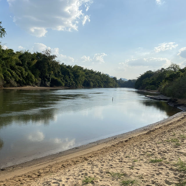 บ้านไม้สุดชิล 🌳 ที่หาดบ้านดินรีสอร์ท ไทรโยค
