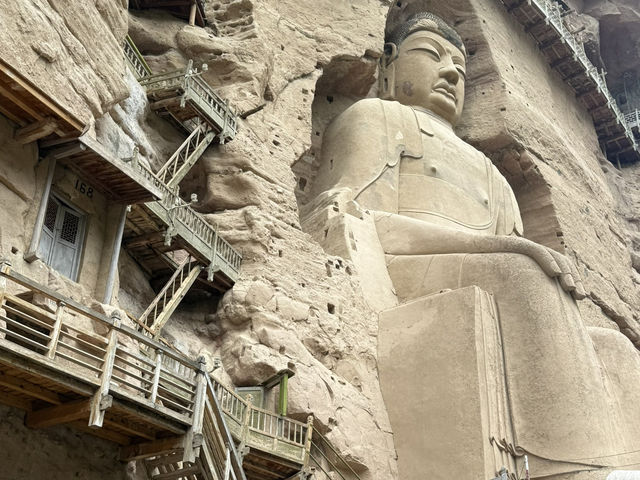 A 1600-year-old site on Yellow River with 183 caves and niches, 694 stone statues A 1600-year-old site on Yellow River with 183 caves and niches, 694 stone statues