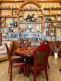 คาเฟ่ Pet friendly หัวหิน ขนมเครื่องดื่มอร่อย 📚🕰️