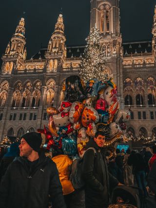 ตลาดคริสต์มาส Rathausplatz – ดินแดนมหัศจรรย์แห่งฤดูใบไม้ร่วงปลายกรุงเวียนนา