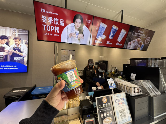 ☕ Luckin Coffee (Mutianyu Great Wall Branch) — A Well-Deserved Coffee Break After the Climb