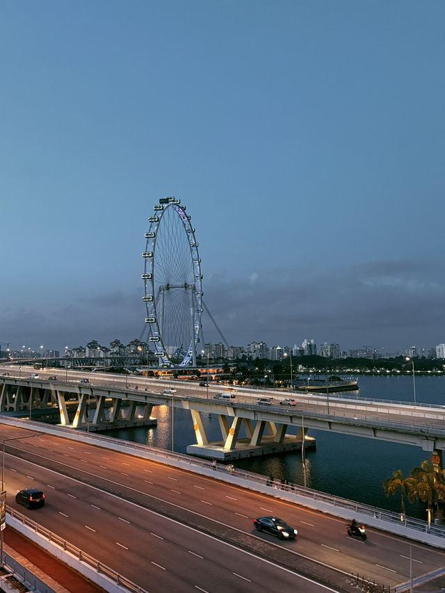 šøš¬ Singaporeās ArtScience Museum & Skyline View from Helix Bridge
