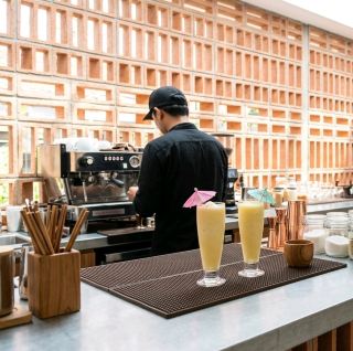 Wonderful vibe and drinks offers on match days 