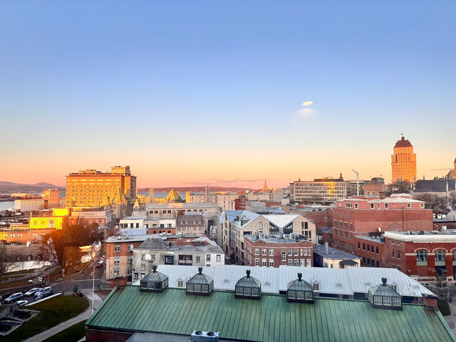 Quebec의 감성숙소 올드퀘백 입구쪽에 Le Capitole hotel🎈