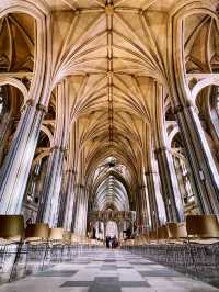 Bristol Cathedral: A Hidden Gem of Gothic Grandeur ⛪✨