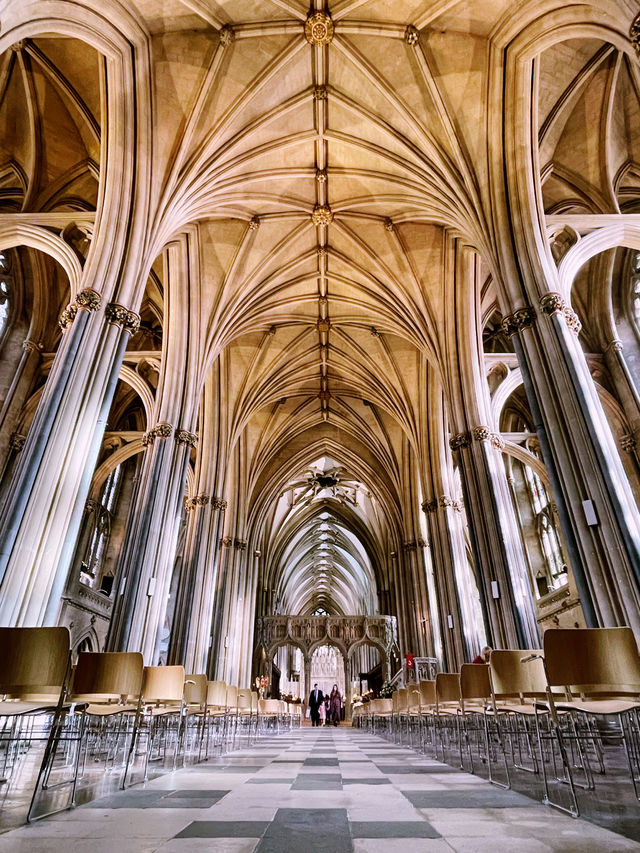 Bristol Cathedral: A Hidden Gem of Gothic Grandeur ⛪✨