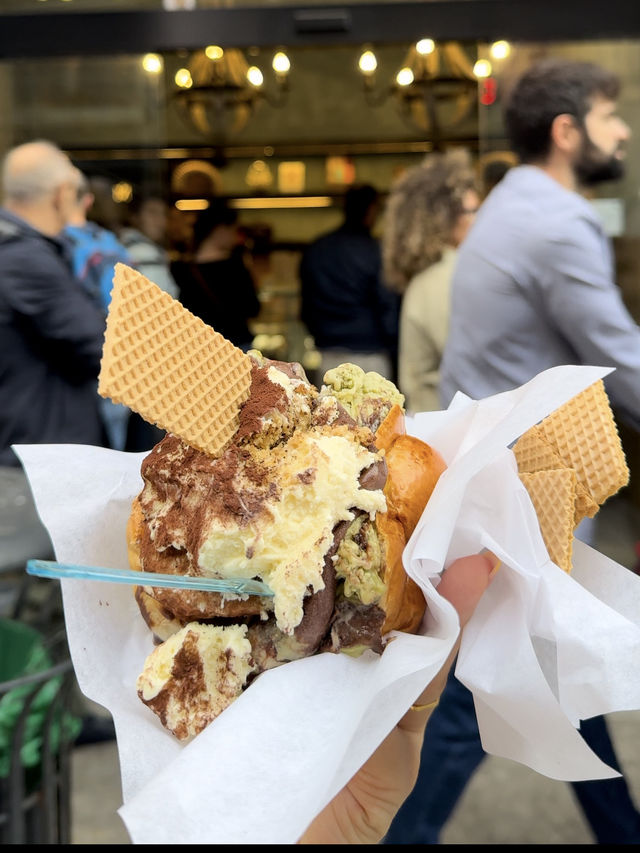 Sicily’s Glossy Gelato Kisses Bun 